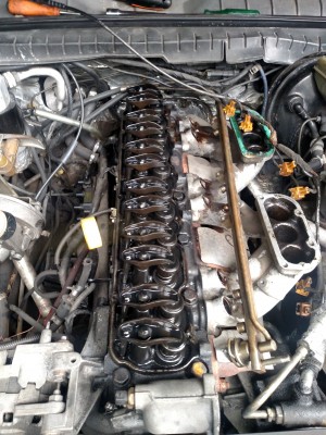 Após remover os bicos, o que saiu da flauta foi ferrugem misturada com um pouco de gasolina.
