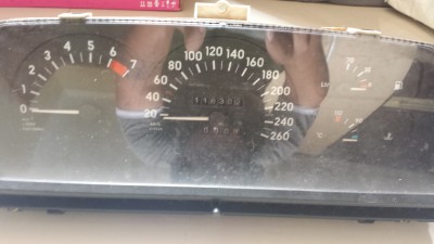 Painel analógico original. O carro rodou 35.000 Km após o valor indicado.
