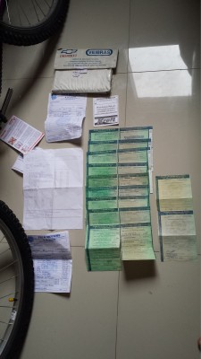 Documentos antigos e notas fiscais de revisões.