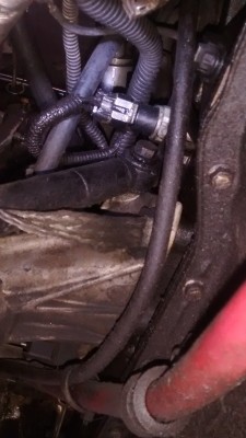 Alguém sabe que sensor é esse? Acho que é o de pressão do óleo. É só troca??!