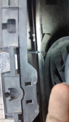 Adaptação do caramba, tive que prender com abraçadeira de fita pra não ficar batendo. Depois preciso prender melhor e em um lugar melhor.